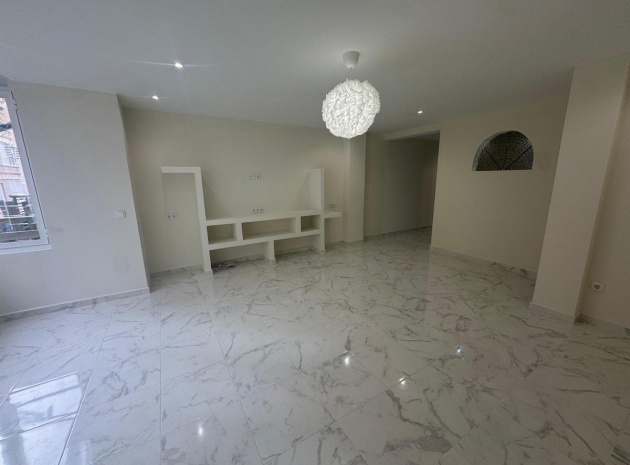 Resale - Apartment - Torrevieja - Torrevieja Centro
