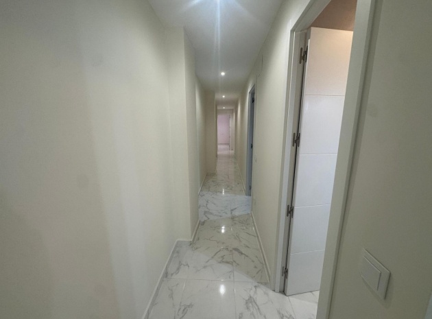 Resale - Apartment - Torrevieja - Torrevieja Centro