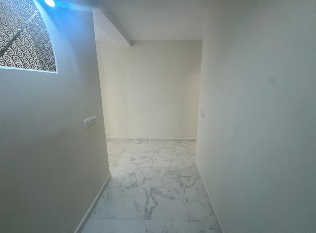 Resale - Apartment - Torrevieja - Torrevieja Centro