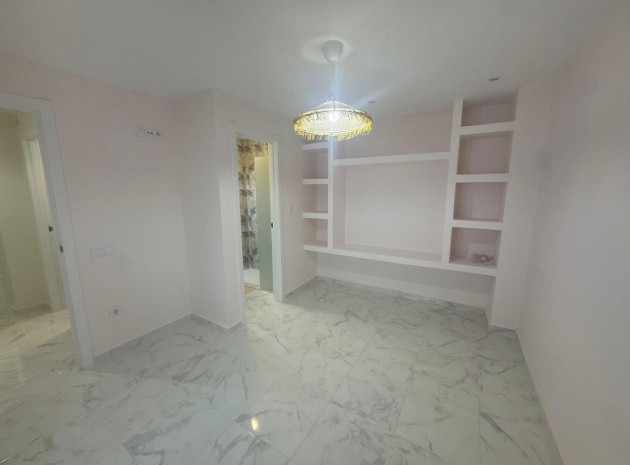 Resale - Apartment - Torrevieja - Torrevieja Centro
