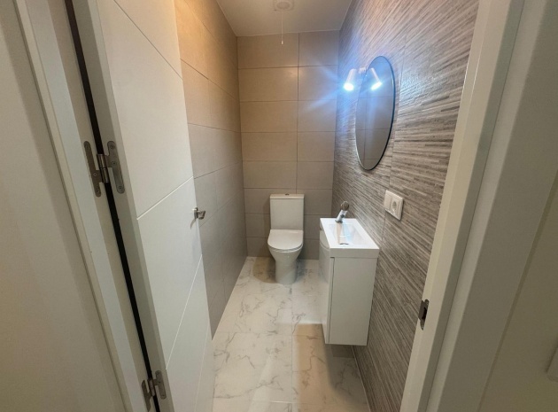 Resale - Apartment - Torrevieja - Torrevieja Centro