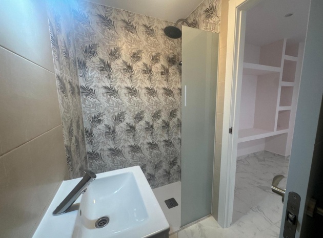 Resale - Apartment - Torrevieja - Torrevieja Centro
