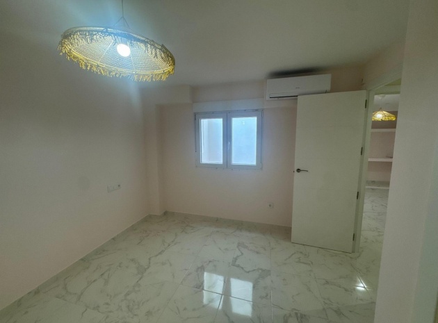 Resale - Apartment - Torrevieja - Torrevieja Centro