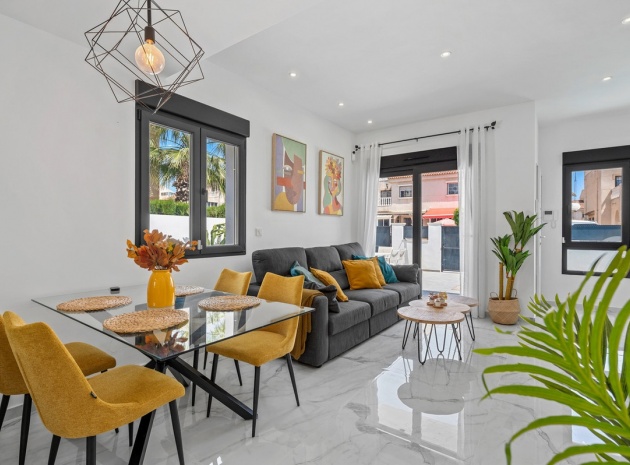 Resale - Villa - Torrevieja - Torrevieja Centro