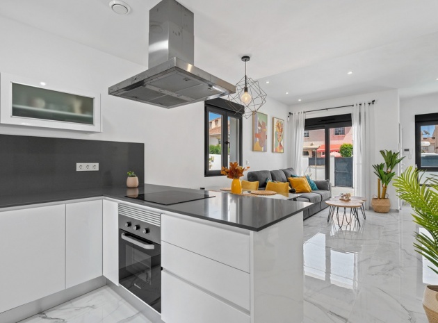 Resale - Villa - Torrevieja - Torrevieja Centro