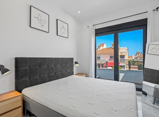 Resale - Villa - Torrevieja - Torrevieja Centro