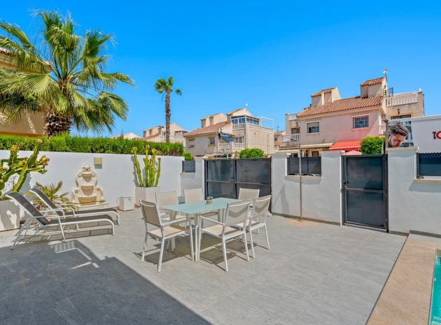 Resale - Villa - Torrevieja - Torrevieja Centro
