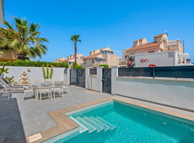 Resale - Villa - Torrevieja - Torrevieja Centro