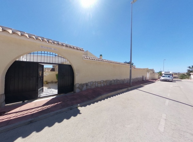 Resale - Villa - Orihuela - Villamartin