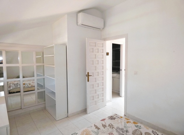 Resale - Apartment - Torrevieja - La Veleta