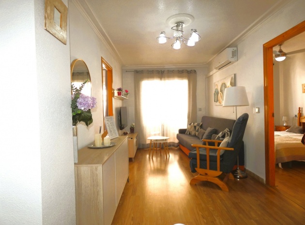 Återförsäljning - Lägenhet - Torrevieja - Torrevieja Centro
