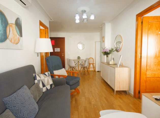 Återförsäljning - Lägenhet - Torrevieja - Torrevieja Centro