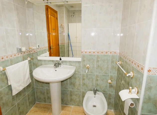 Återförsäljning - Lägenhet - Torrevieja - Torrevieja Centro