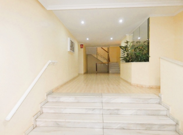 Återförsäljning - Lägenhet - Torrevieja - Torrevieja Centro