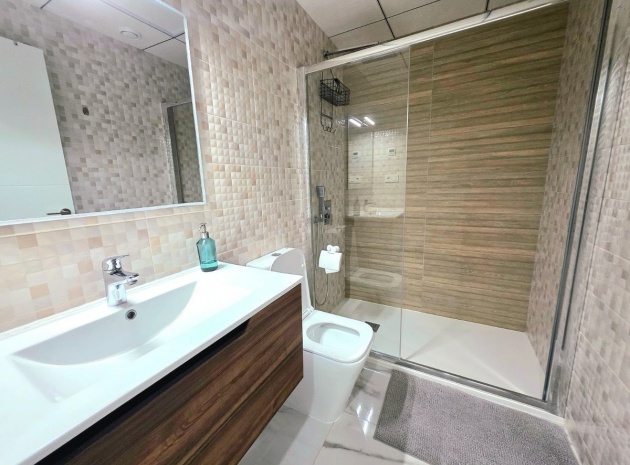 Återförsäljning - Lägenhet - Torrevieja - Torrevieja Centro