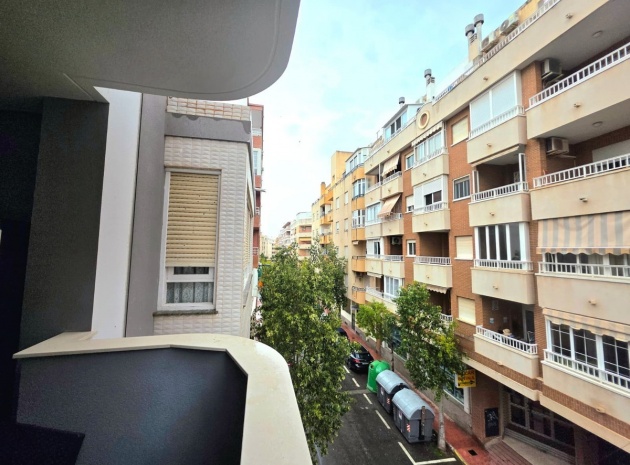 Återförsäljning - Lägenhet - Torrevieja - Torrevieja Centro