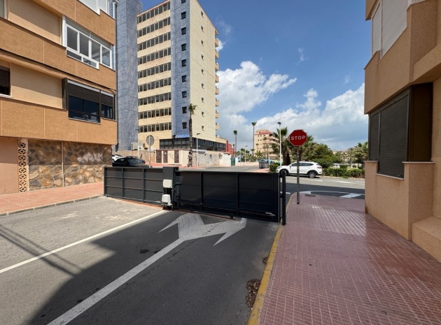 Resale - Apartment - Torrevieja - Torrevieja Centro