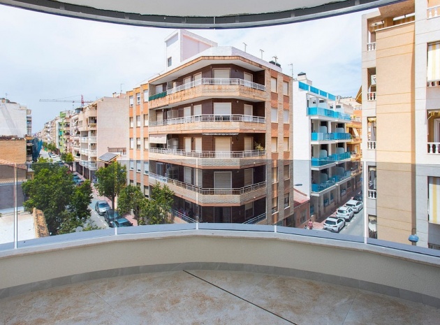 Återförsäljning - Lägenhet - Torrevieja - Torrevieja Centro