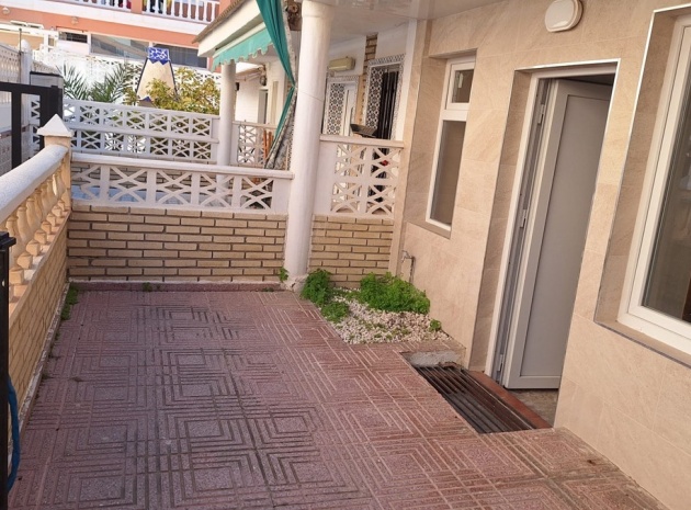 Resale - Villa - Torrevieja - La Mata