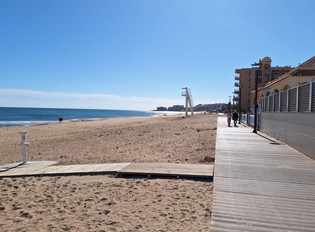 Resale - Villa - Torrevieja - La Mata