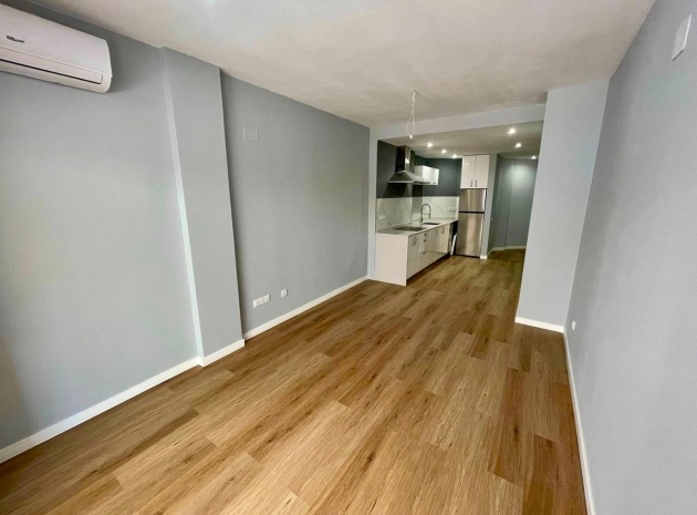 Resale - Apartment - Torrevieja - Torrevieja Centro