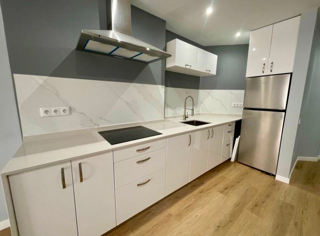 Resale - Apartment - Torrevieja - Torrevieja Centro