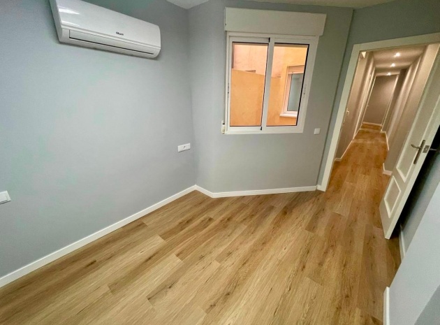 Resale - Apartment - Torrevieja - Torrevieja Centro
