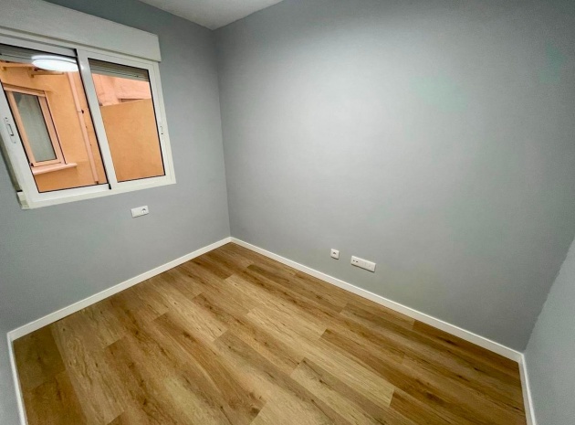 Resale - Apartment - Torrevieja - Torrevieja Centro