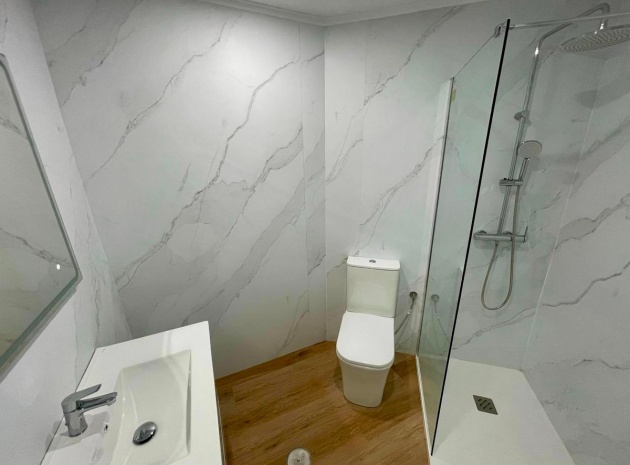 Resale - Apartment - Torrevieja - Torrevieja Centro