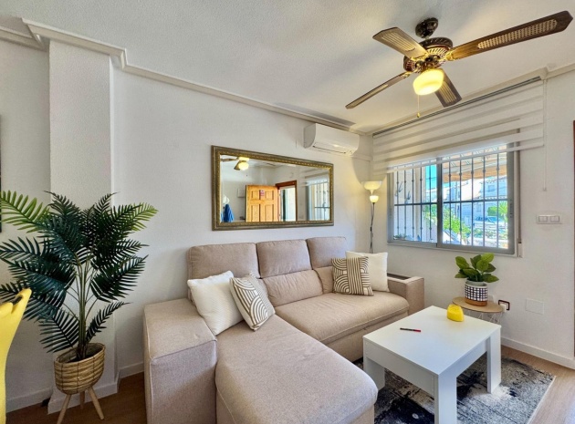 Resale - Townhouse - Villamartin - Las Filipinas