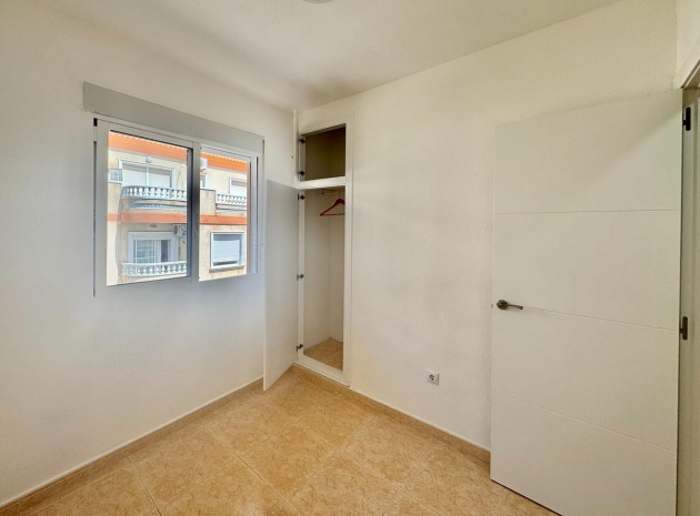 Återförsäljning - Lägenhet - Torrevieja - Torrevieja Centro