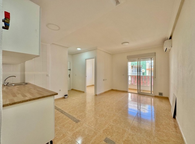 Återförsäljning - Lägenhet - Torrevieja - Torrevieja Centro