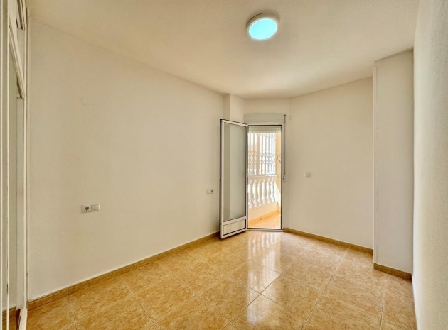 Återförsäljning - Lägenhet - Torrevieja - Torrevieja Centro
