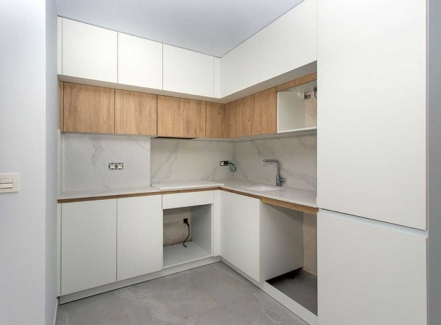 Resale - Apartment - Torrevieja - Torrevieja Centro