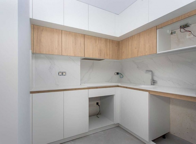 Resale - Apartment - Torrevieja - Torrevieja Centro