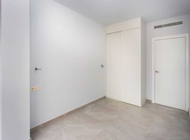 Resale - Apartment - Torrevieja - Torrevieja Centro
