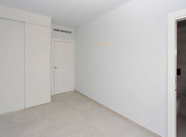 Resale - Apartment - Torrevieja - Torrevieja Centro
