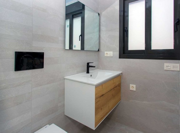 Resale - Apartment - Torrevieja - Torrevieja Centro