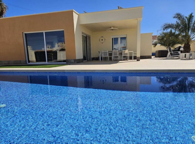 Resale - Villa - Torrevieja - Torrevieja Centro