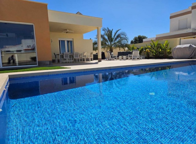 Resale - Villa - Torrevieja - Torrevieja Centro