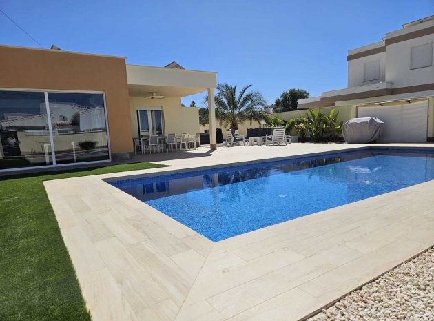 Resale - Villa - Torrevieja - Torrevieja Centro