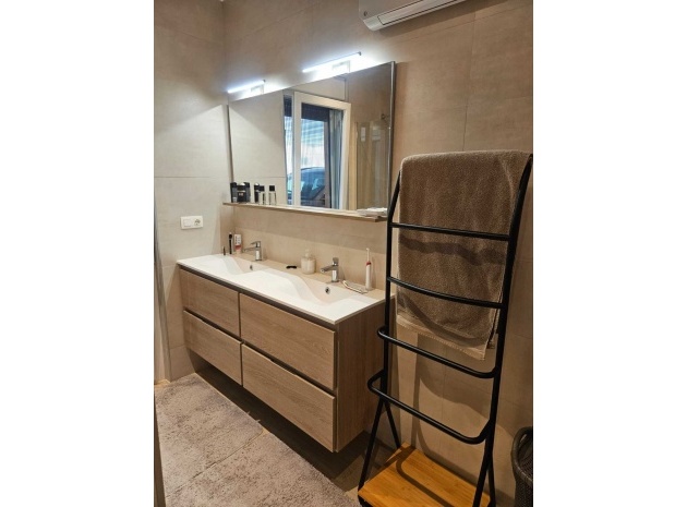 Resale - Villa - Torrevieja - Torrevieja Centro