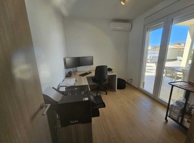 Resale - Villa - Torrevieja - Torrevieja Centro