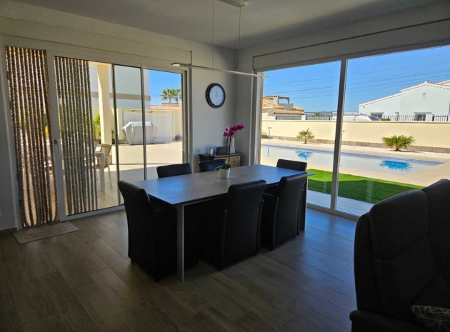 Resale - Villa - Torrevieja - Torrevieja Centro