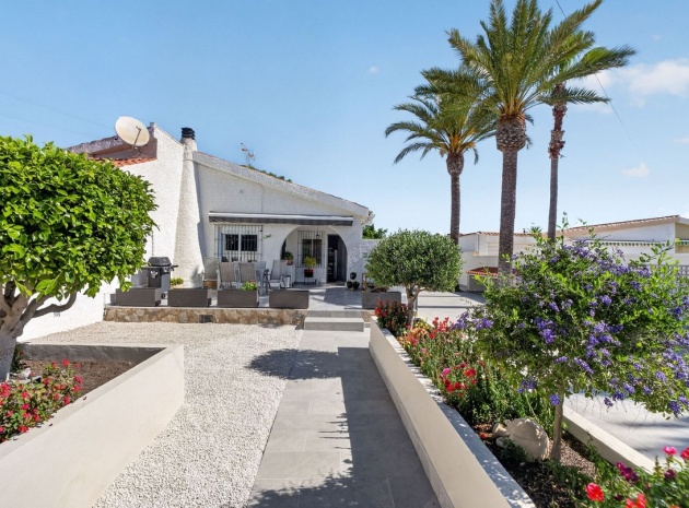 Resale - Villa - Torrevieja - Torrevieja Centro