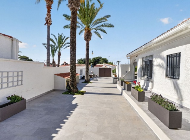 Resale - Villa - Torrevieja - Torrevieja Centro