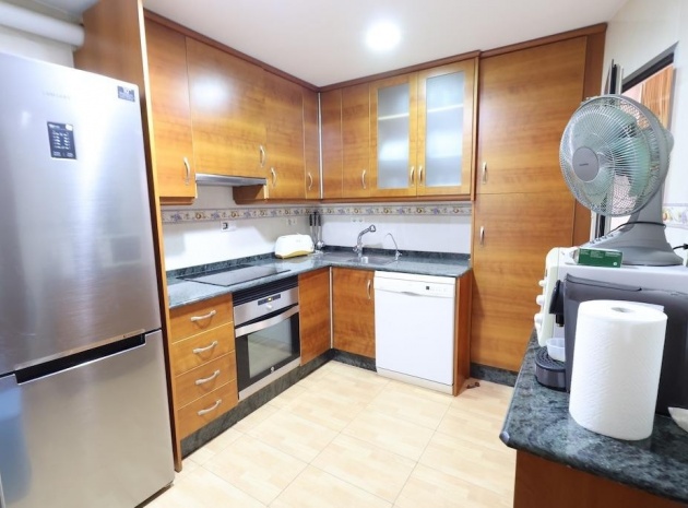 Resale - Apartment - Torrevieja - Torrevieja Centro