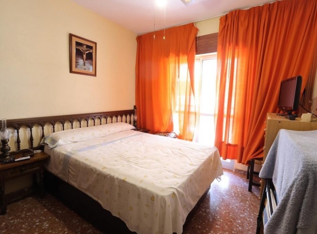 Resale - Apartment - Torrevieja - Torrevieja Centro