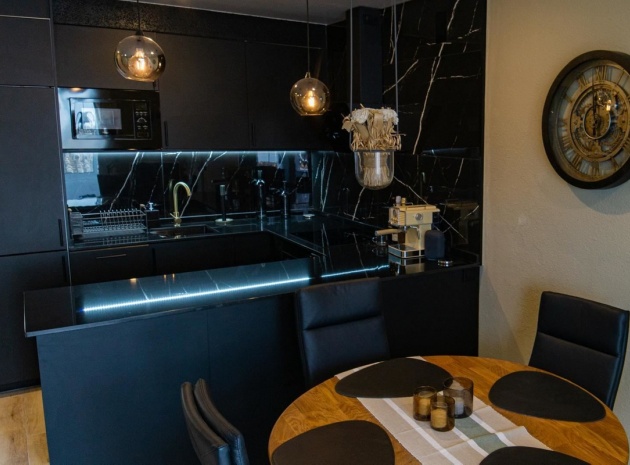 Resale - Apartment - Torrevieja - Torrevieja Centro