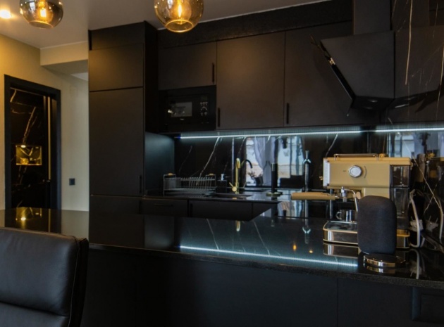 Resale - Apartment - Torrevieja - Torrevieja Centro